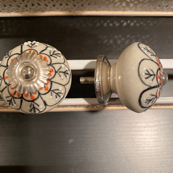 Many sets of 6 new ceramic knobs/pulls - Picture 3 of 5